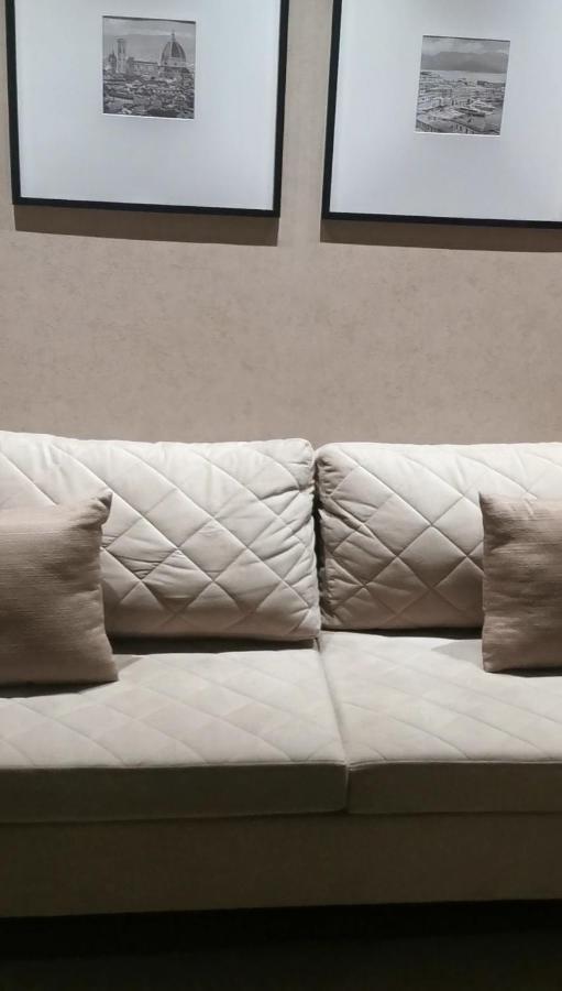 Buona Vitta Gramado Resort & Spa By Gramado Parks Kültér fotó The photo shows a section of a couch with two large, quilted back cushions that have a diamond pattern. There are also two smaller, square pillows placed in front of the back cushions. The color scheme appears to be neutral, featuring shades of beige
